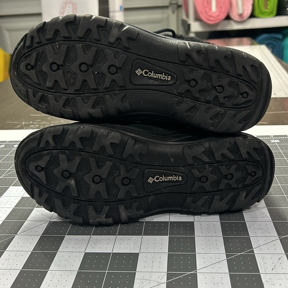 Women’s Columbia waterproof winter boots. - Picture 5 of 5